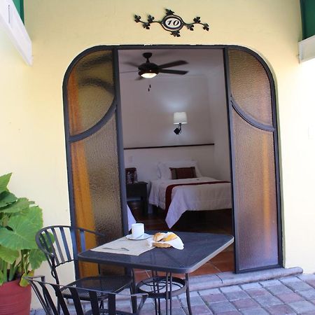 Hotel Antigua Posada Куэрнавака Экстерьер фото